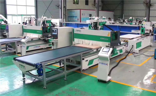 一個(gè)板式家具加工廠需要的數(shù)控開(kāi)料機(jī)設(shè)備有哪些